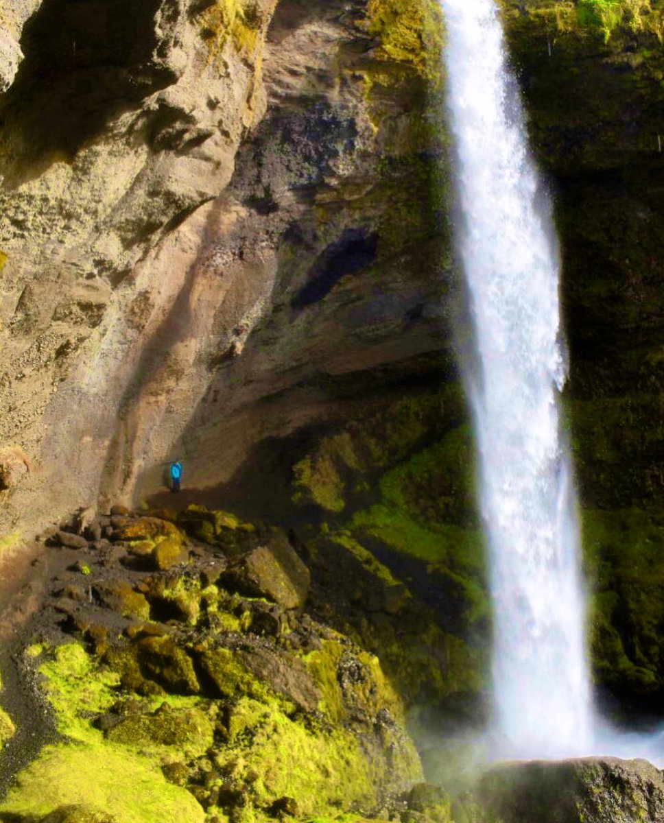 tasminschofield's tweet photo. #WaterfallsofIceland https://t.co/U32sbMyJRb