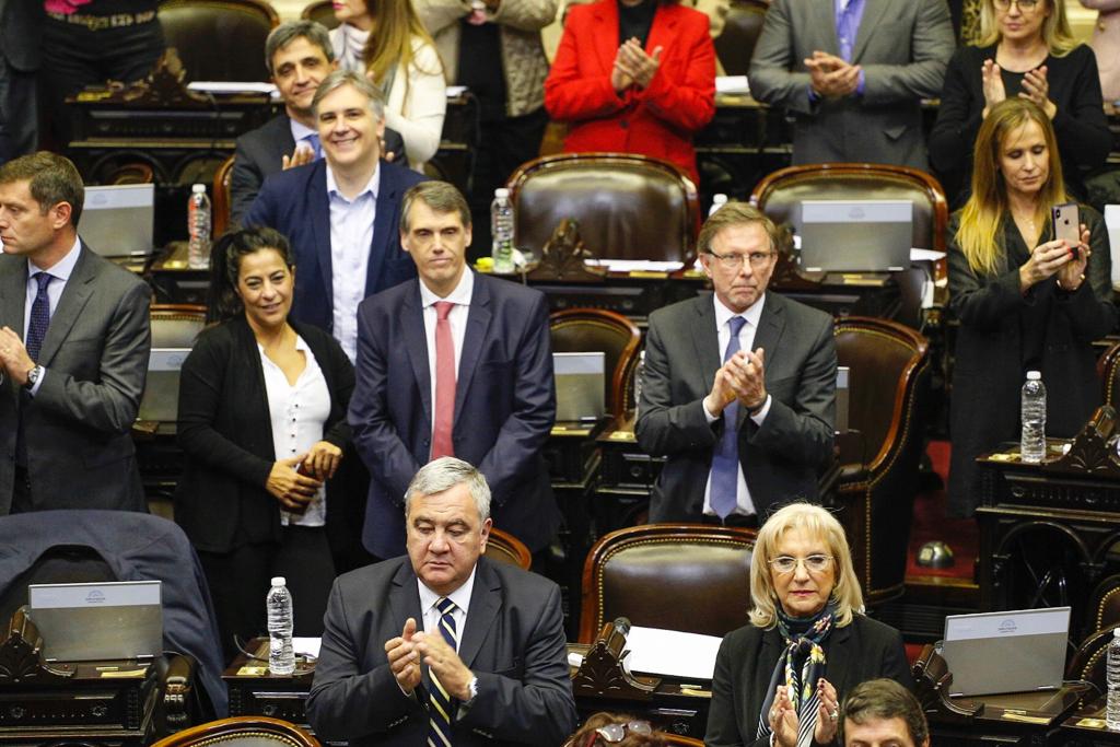 #EmergenciaAlimentaria
Aprobamos en <a href="/DiputadosAR/">Diputados Argentina</a> la media sanción a la prórroga de la Emergencia Alimentaria hasta 2022. De este modo, se establece un aumento de partidas destinadas al abastecimiento de comedores y merenderos en zonas vulnerables.