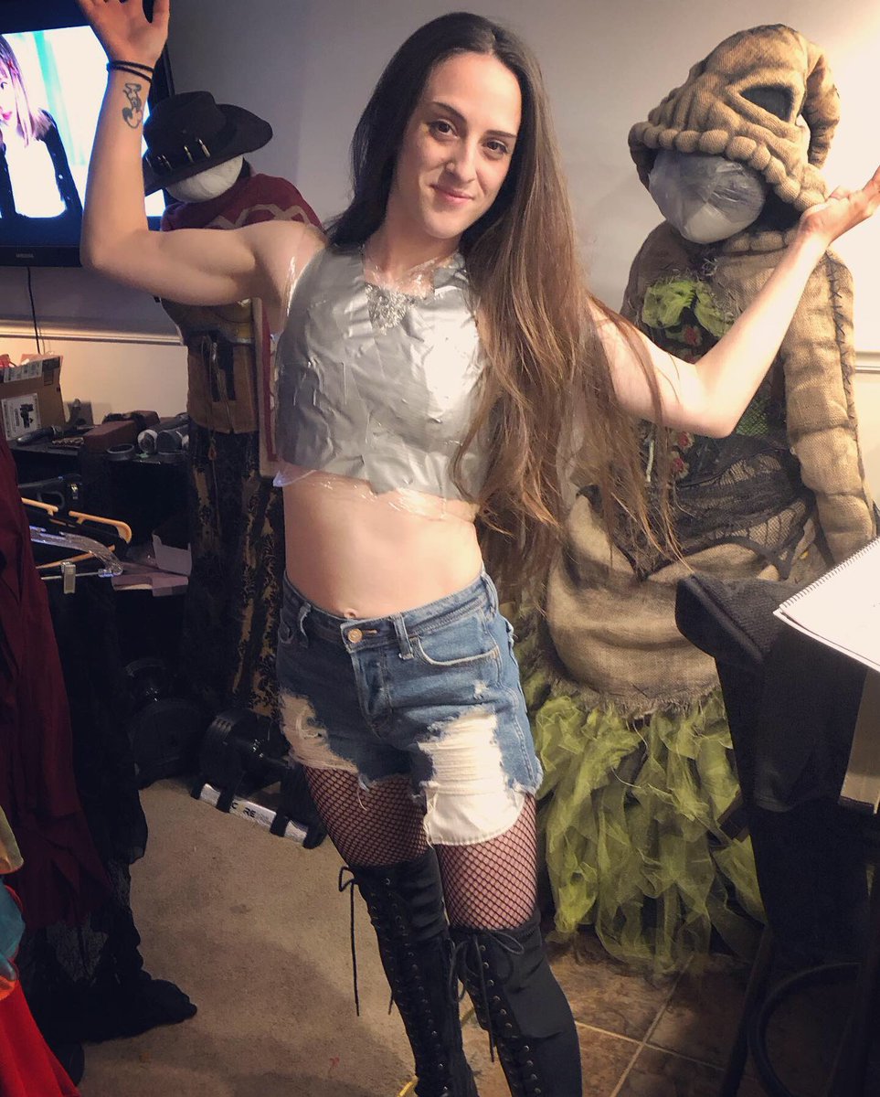 EekaCosplay's tweet photo. I needed a project to help me learn how to work with EVA foam. Luckily my sister had a project that’s perfect for it!!!! We’ve got 2 weeks 🤣😱
#tankgirl #tankgirlcosplay #evafoamcosplay #cosplayconstruction #cosplayprogress #patternmaking https://t.co/ZaWJjSApa1