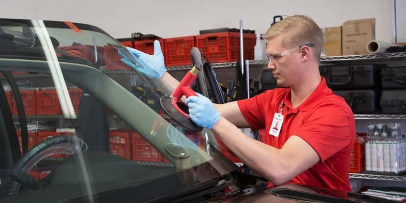 Some "hot tips" to preserve your windshield under higher temperatures (from our friends up there in Canada -- yes, they have a summer too!)
buff.ly/2IWWtQI
#trueblue #autoglass #carcare #tips #hotweather #summer