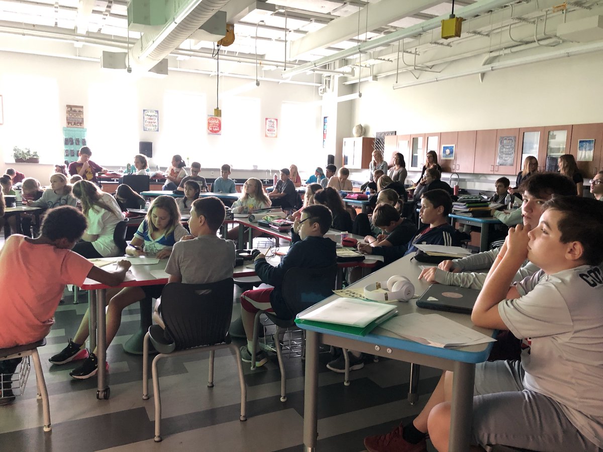 MLMSmuskies's tweet photo. After interviewing a classmate, learners in Project i created a slideshow about them and presented what they learned to the community. #MLMuskyPride #CommunityBuilding @MuskegoNorwaySc @MsSchroederML https://t.co/exiS2FtKzl