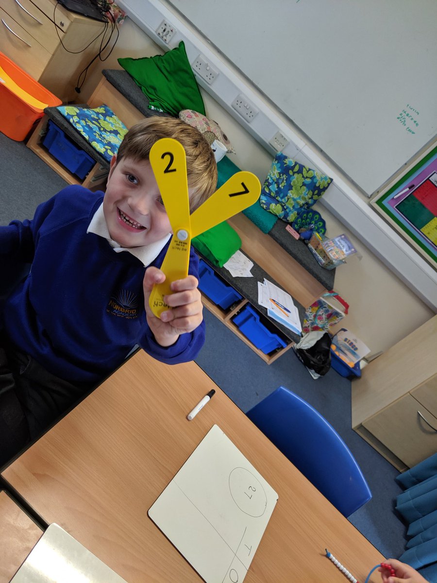 SeigalClass4's tweet image. In maths today we had the opportunity to explore how we can represent numbers in different ways and with different resources #practicalmath #learningisfun #mathsmatters