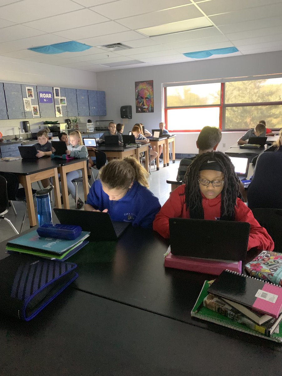 Wildcats_LEAD's tweet photo. OKH is participating in a school wide trial of @Nearpod. Engagement=YES https://t.co/2KwKegJ4U8