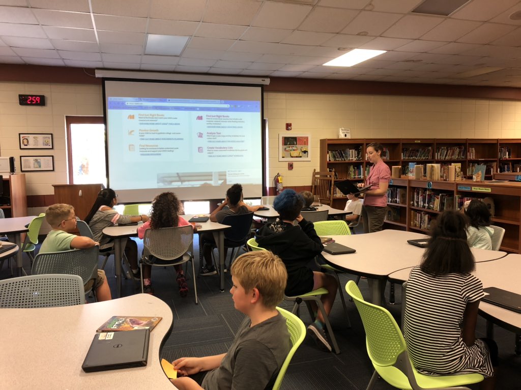 kellie31419's tweet photo. Maximizing our Reading and Learning #SeasOfAdventure #LexileMatters @CarverES_RH @ksrira81 @kellie31419 @BethanyWingo https://t.co/UISE3UvE4x