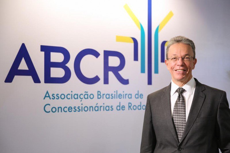 agencia_infra's tweet photo. 🚛Artigo do diretor-superintendente da ABCR, Flávio Freitas, critica resolução do Contran que autoriza circulação em rodovias de caminhão com 91 toneladas e 11 eixos. Leia no Blog da iNFRA 👉 https://t.co/2othlr96OV
📸Foto: Divulgação/ABCR
#ABCR #Contran #rodovias #rodotrem https://t.co/Asos3RX8vD
