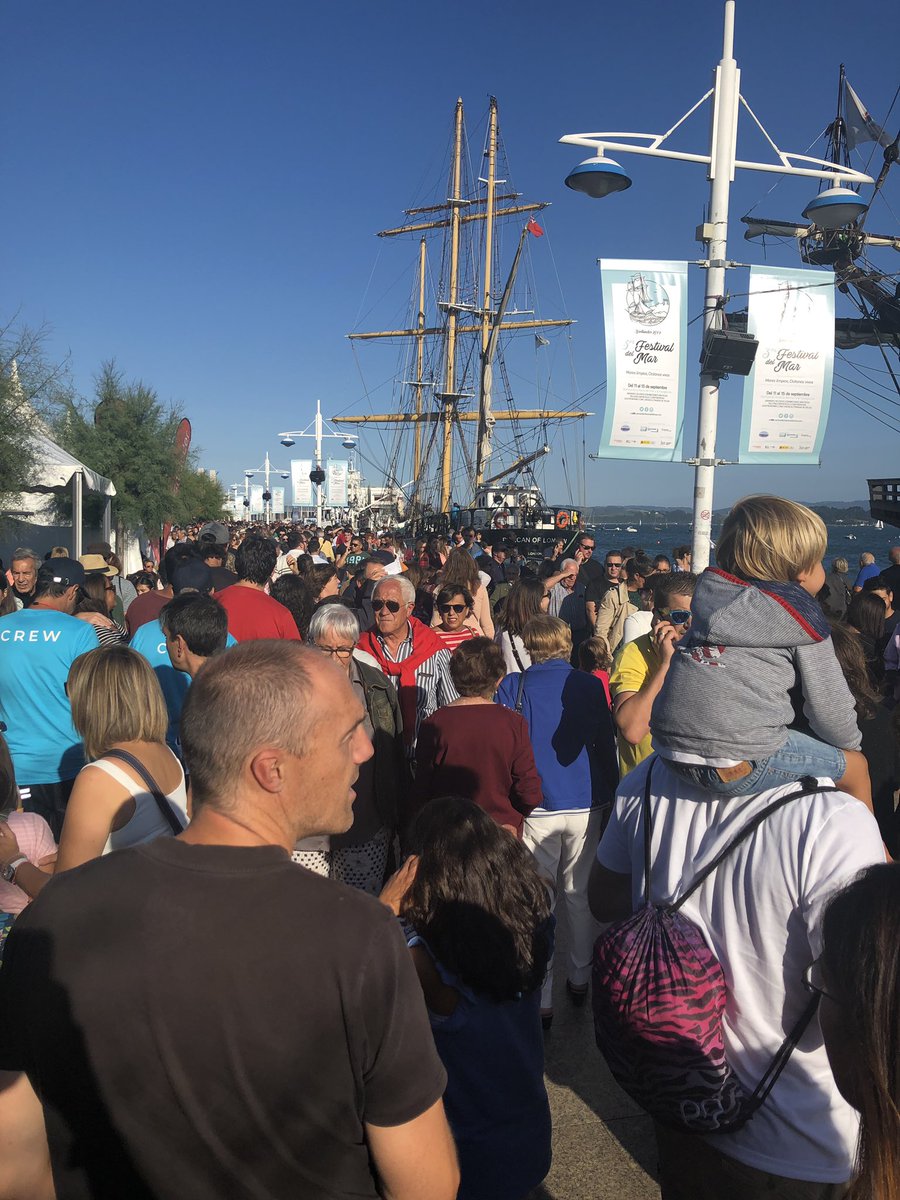 miriam_DHG's tweet photo. Ambientazo en el #muellecalderon de #Santanderciudad celebrando el @FestivalMarSDR ⚓️⚓️⚓️ Hasta el domingo en una de las bahías más bellas del mundo @WorldBays https://t.co/2gzMnC0ggC