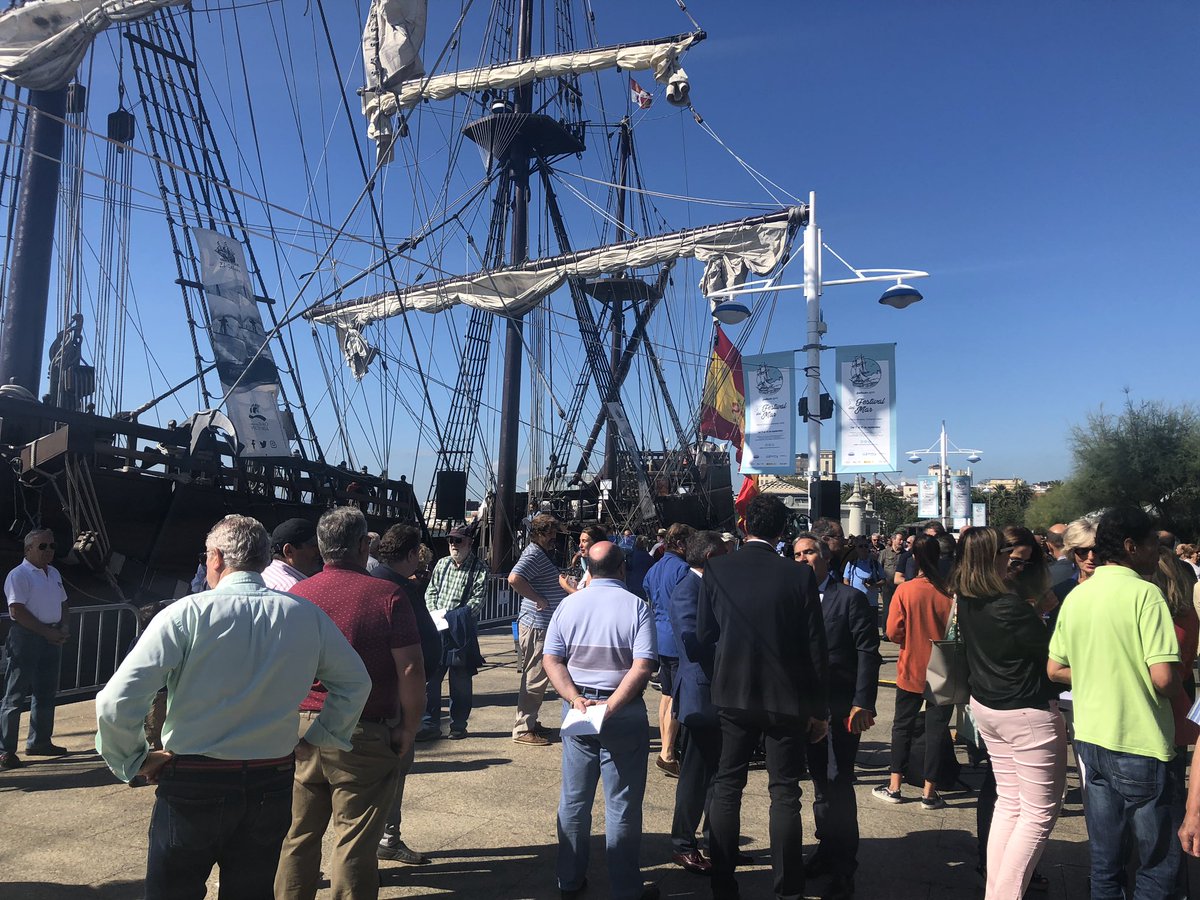 miriam_DHG's tweet photo. Ambientazo en el #muellecalderon de #Santanderciudad celebrando el @FestivalMarSDR ⚓️⚓️⚓️ Hasta el domingo en una de las bahías más bellas del mundo @WorldBays https://t.co/2gzMnC0ggC