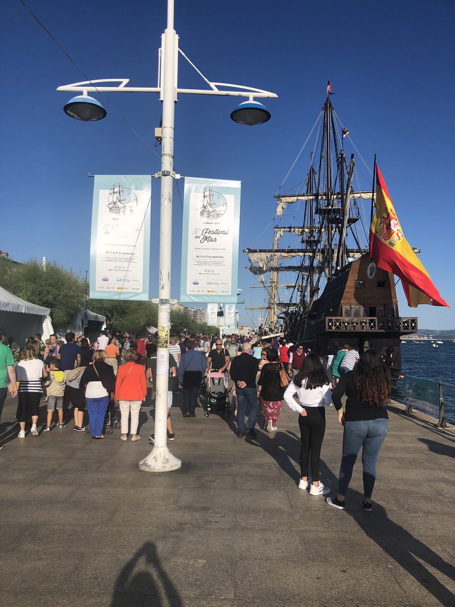 miriam_DHG's tweet photo. Ambientazo en el #muellecalderon de #Santanderciudad celebrando el @FestivalMarSDR ⚓️⚓️⚓️ Hasta el domingo en una de las bahías más bellas del mundo @WorldBays https://t.co/2gzMnC0ggC