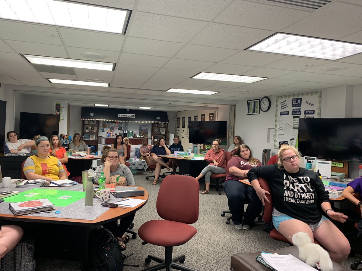 gorillateaching's tweet photo. Teacher candidates in Intermediate Reading and Language Arts made presentations prior to working with students at Lakeside Elementary. https://t.co/2y4CTRnLyY