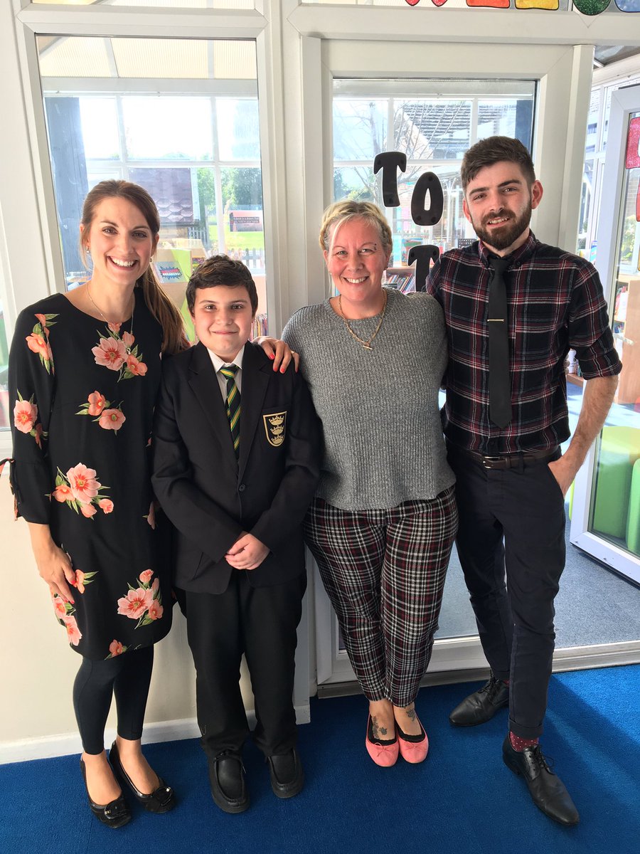 StNicPriAcad's tweet image. What an amazing feeling when a past pupil pops back in to see his old teaching team! 

Incredibly proud of this superstar who is continuing to shine his light in his new school! 

You show them what you’re made of ... dare to soar!! 🌟🌟🌟