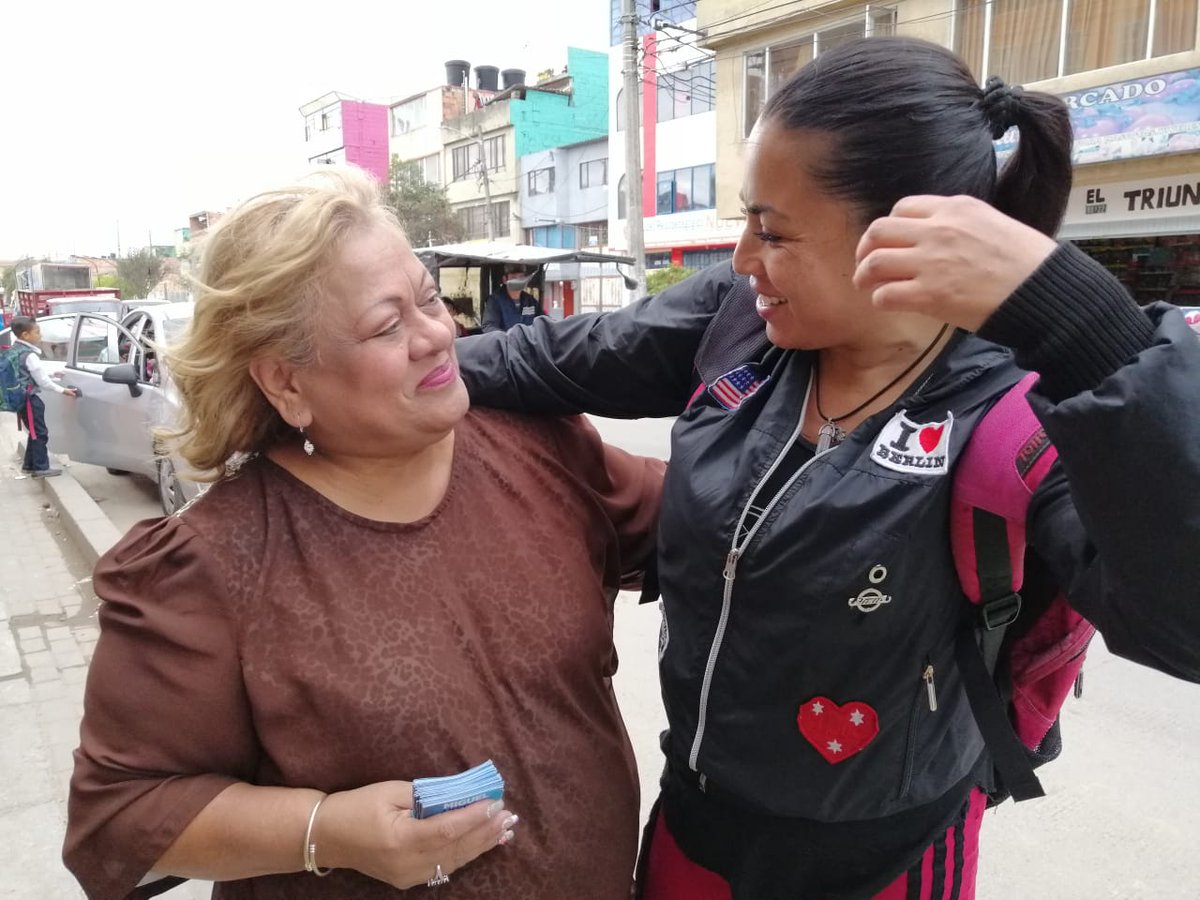 Magola_D's tweet photo. Nuestros amigos de #Dindalito nuevamente nos expresan su apoyo. 🙂👏
Con @Fabian_Puentess desde el @ConcejoDeBogota 1️⃣ y yo desde la JAL de @Alcaldiakennedy 8️⃣1️⃣ seguiremos trabajando por ustedes. https://t.co/QODczWy6f9