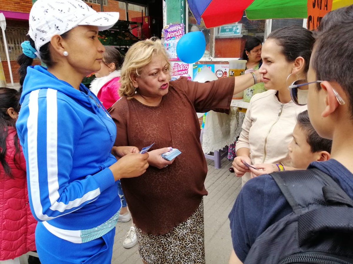 Magola_D's tweet photo. Nuestros amigos de #Dindalito nuevamente nos expresan su apoyo. 🙂👏
Con @Fabian_Puentess desde el @ConcejoDeBogota 1️⃣ y yo desde la JAL de @Alcaldiakennedy 8️⃣1️⃣ seguiremos trabajando por ustedes. https://t.co/QODczWy6f9