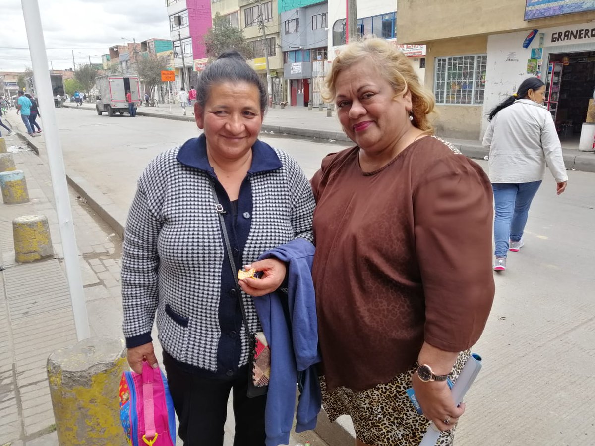 Magola_D's tweet photo. Nuestros amigos de #Dindalito nuevamente nos expresan su apoyo. 🙂👏
Con @Fabian_Puentess desde el @ConcejoDeBogota 1️⃣ y yo desde la JAL de @Alcaldiakennedy 8️⃣1️⃣ seguiremos trabajando por ustedes. https://t.co/QODczWy6f9