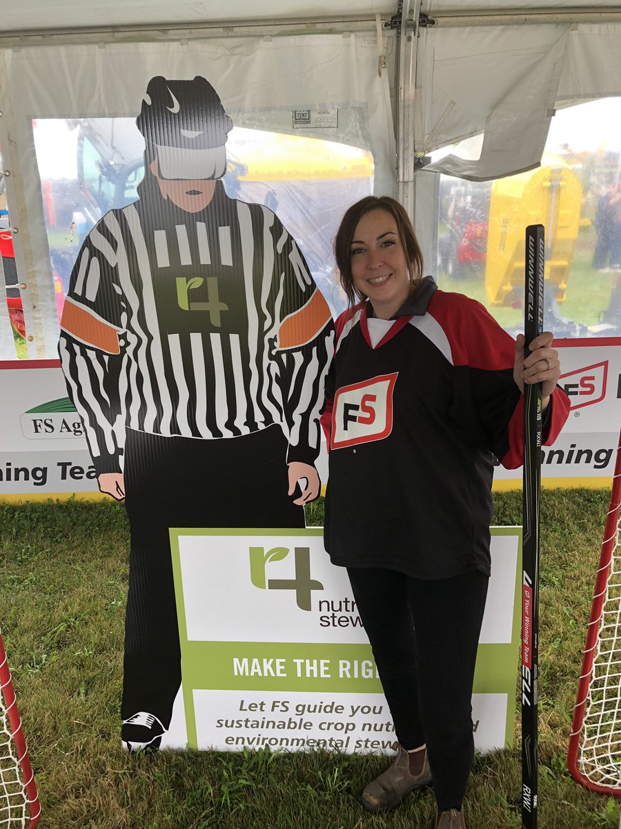 NicoleWeberAg's tweet photo. I’ve always wanted to be a hockey player - the 4R referee keeping me out of the box today and admiring Dot between games! #eliteathlete #4R #precisionag #iwanttobedrafted #FSPinthefield #COFS19 https://t.co/h3DHOgsH9A