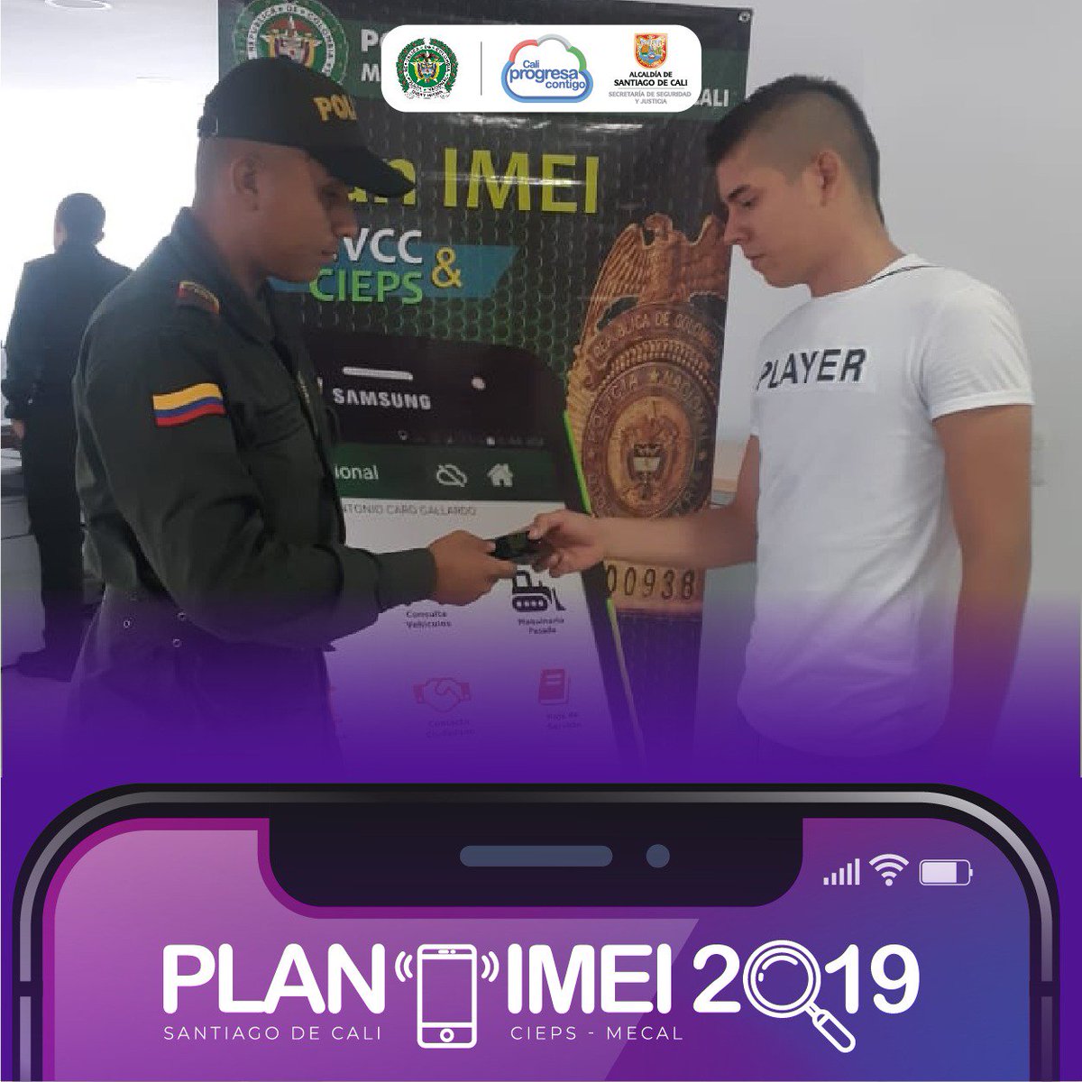 SeguridadCali's tweet photo. La @PoliciaCali continúa entregando celulares que fueron reportados como hurtados, y que gracias a los operativos del #PlanIMEI, se recuperaron en las calles de Cali y hoy vuelven a las manos de sus dueños.  #CaliContraElHurto. https://t.co/cUBQIttjfY