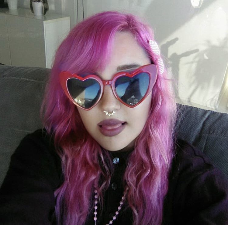 AmandabynesL's tweet photo. Amanda Bynes with pink hair is Perfect😍 I love that you doing what you want and don’t give a fuc** @amandabynes #amandabynes https://t.co/aBLsH7QuJt