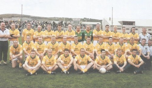 DownGAAMemories's tweet photo. This month back in 2000... Clonduff proved too strong for Liatroim in the SFC final.Their was much rejoice in the Clonduff camp after winning the SFC for the 1st time in 20 yrs.@ClonduffGAC fans were particularly pleased to see veteran player Ross Carr pick up his 1st SFC medal https://t.co/jMg6tHG4le