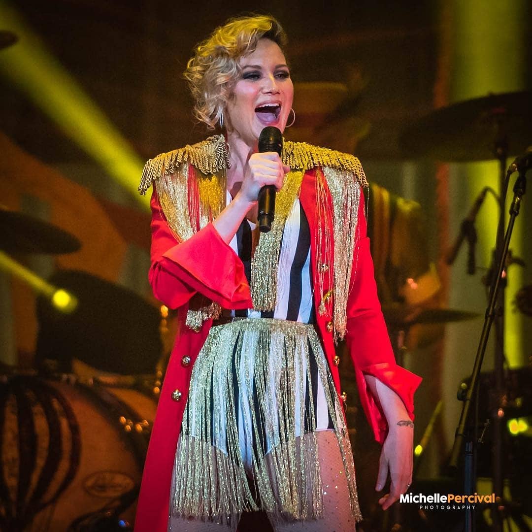 TsinajinnieM's tweet photo. Happy birthday to my favorite singer @JenniferNettles... Shes my role model.. I look up to her... Wish you all the loved.... :) https://t.co/s2LwOoZ4IC