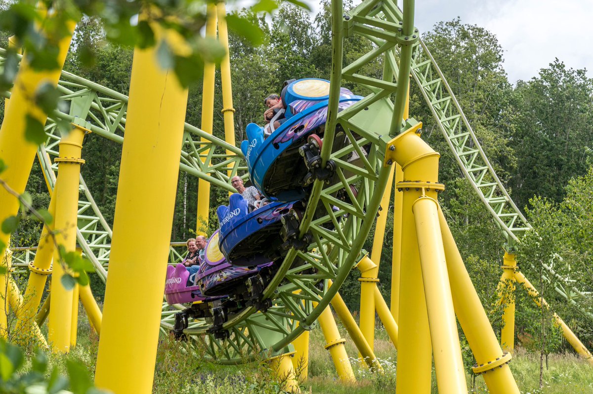 coastergraph_'s tweet photo. Dwervelwind is indeed a Family oriented Spinning Coaster but with some pretty forceful moments combined with an amazing onboard soundtrack. #dwervelwind #toverland #mackrides #spinningcoaster https://t.co/xUW7UJiiiy