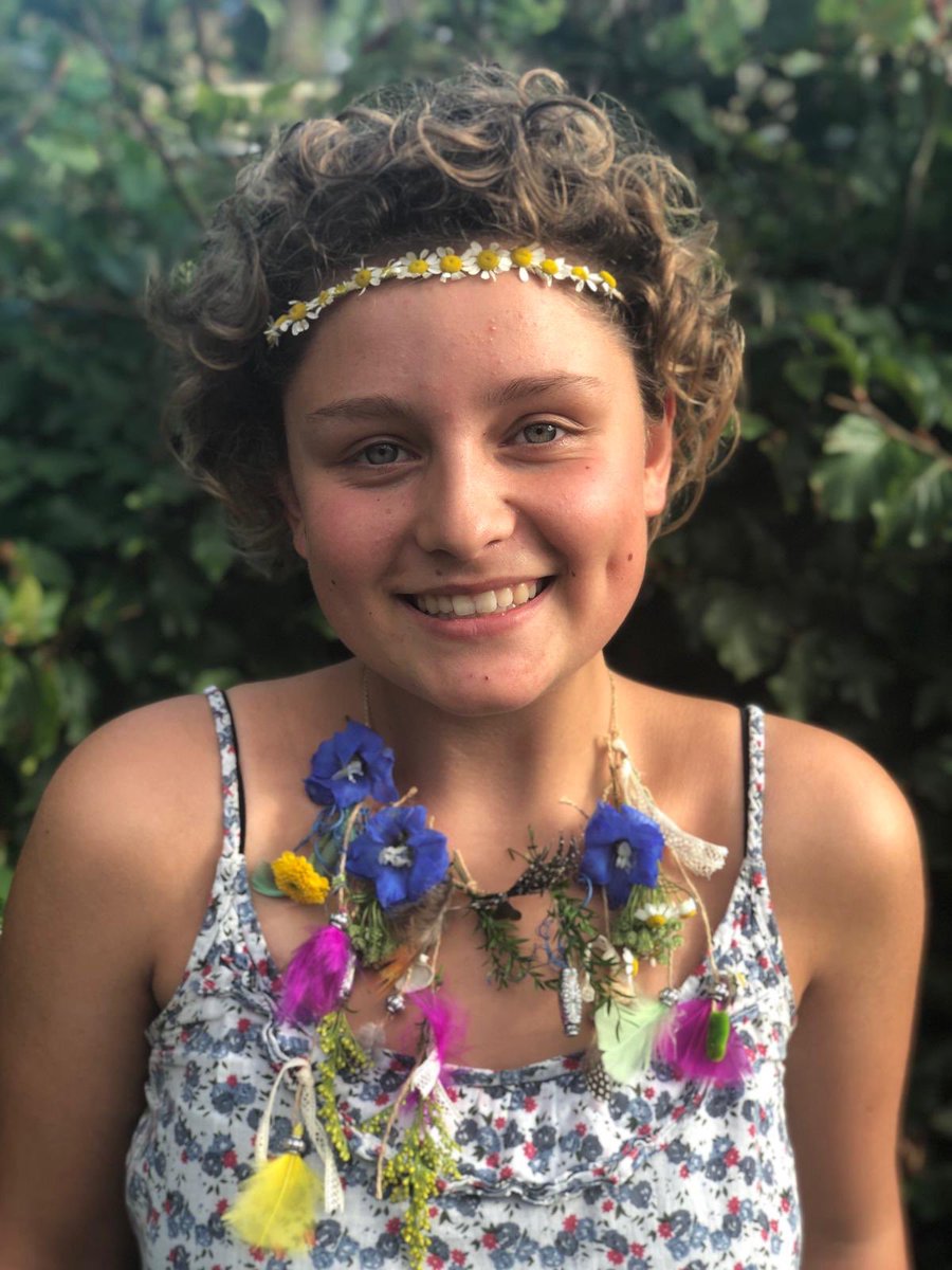 AeresVelp's tweet photo. Wat een talent! Klas 4 Bloem vmbo maakten accessoire gepimpt met hippe bloemen. Oorbellen, mobiel hoesjes, armbandjes alles kwam voorbij!😃 #aeresvmbovelp #aeres #bloem #bloembinden #kunstenaars https://t.co/5nkLomPUzO