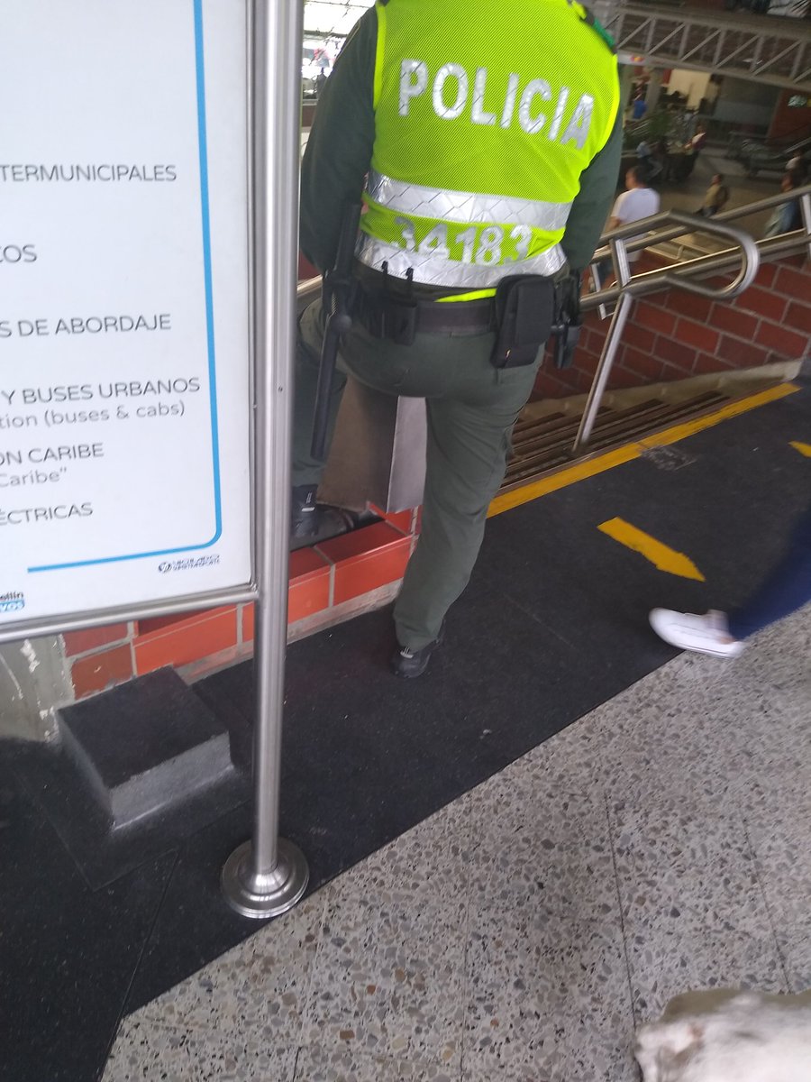 69Act100's tweet photo. @chomemo3 buen culo tiene este pt estaba en la terminal de transporte del norte Medellín https://t.co/lGSaxjIFGh