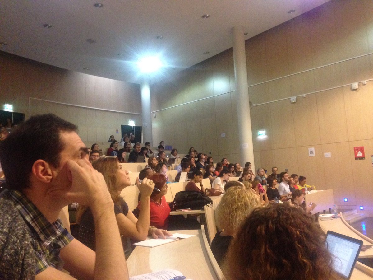 lradgag's tweet photo. 2e jour #DNC3ALED amphithéâtre rempli pour écouter en français la plénière de Patrick Charaudeau sur le discours populiste. https://t.co/JJzpsMaZYM