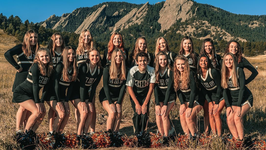 MoHi_Cheer's tweet photo. •MONARCH•IS•BACK•

Thank you Voyager Studios for taking our team photos this season! https://t.co/pvU2j4OXcO
