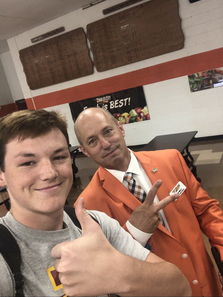 kadenbarry8's tweet photo. Shout out to CCHSβs amazing do-it-all principal. Always going the extra mile to make this a better place! #WeAreCC #MakeItHappenCC https://t.co/OcpbfResT8