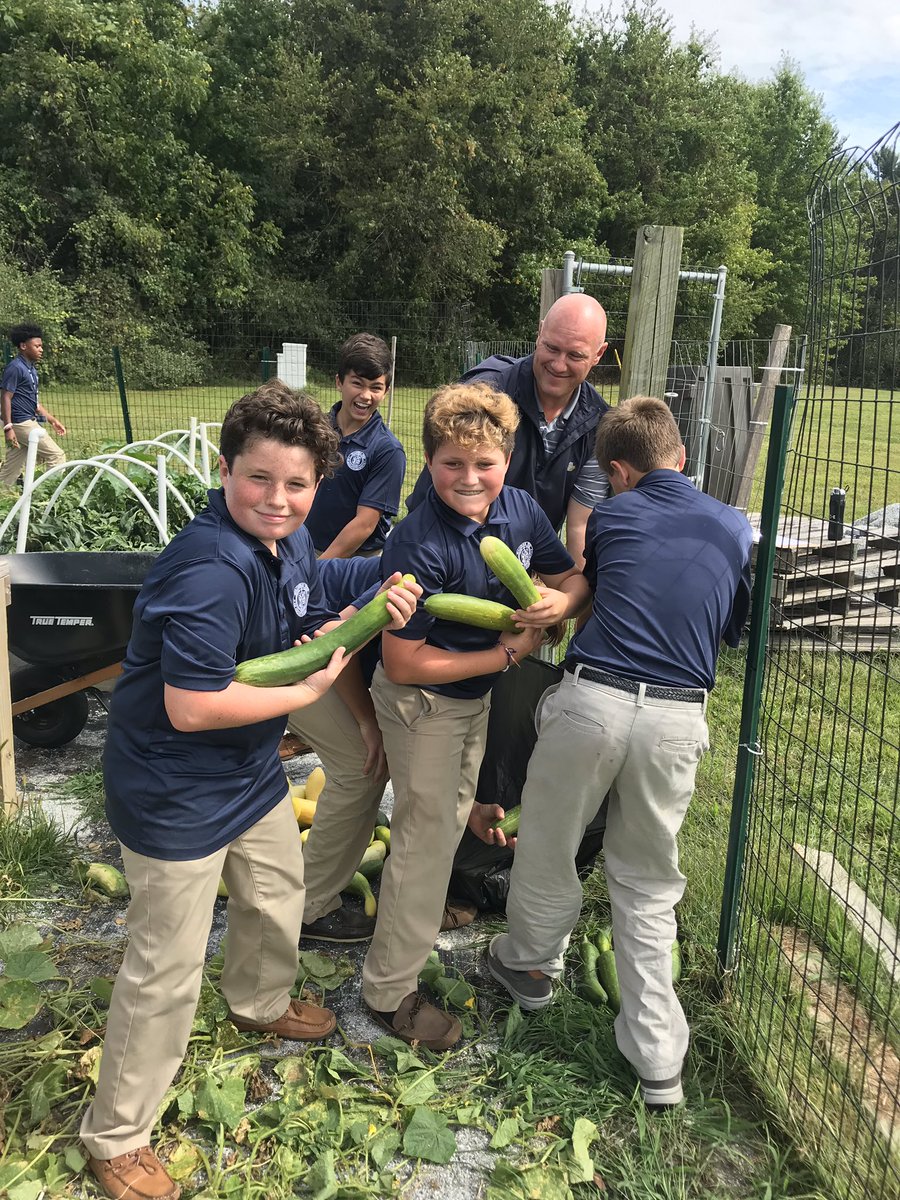 Mrs_Tyoe's tweet photo. Great first @MalvernPrep academy block prepping Garden Grove for our fall plants https://t.co/IBnjSOFdXP