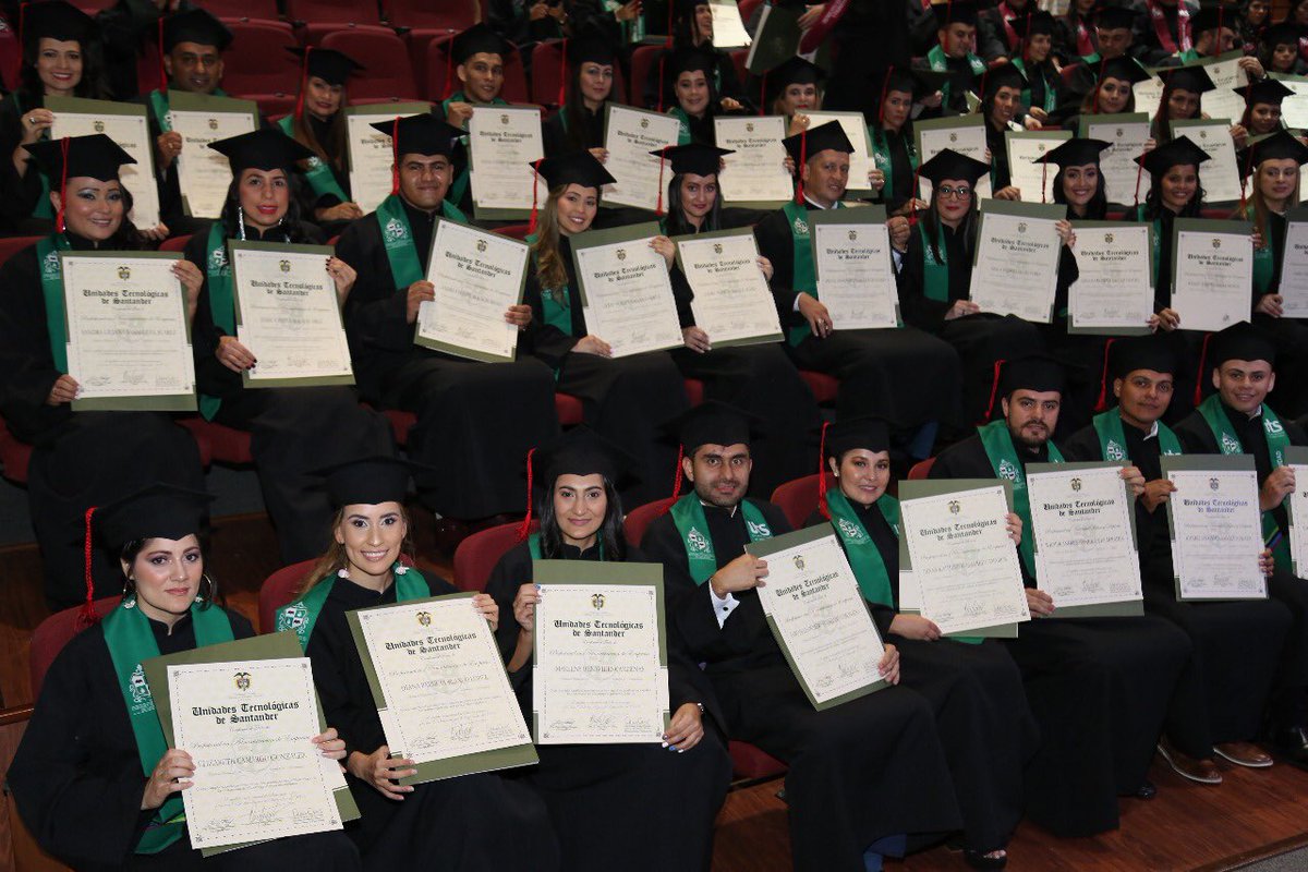 Unidades_UTS's tweet photo. #GradosUTS 🎓📜 IV Ceremonia #Bucaramanga
El rector UTS, el profesor Ph. D. Omar Lengerke Pérez, graduó a 90 estudiantes #Uteístas que terminaron con éxito su formación tecnológica y profesional en las Unidades Tecnológicas de Santander.
https://t.co/T9DVfOSOnm
#SoyUteísta 🍏 https://t.co/mVckQTRkHX