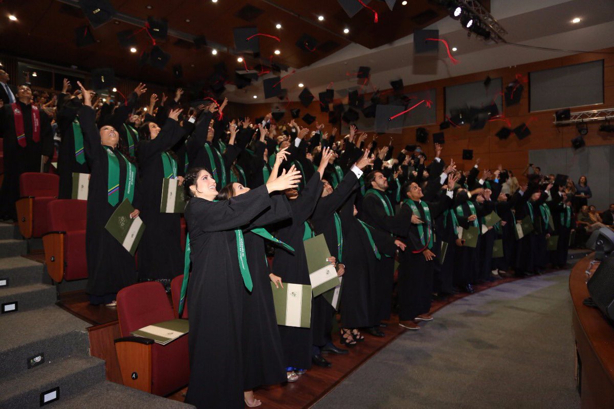 Unidades_UTS's tweet photo. #GradosUTS 🎓📜 IV Ceremonia #Bucaramanga
El rector UTS, el profesor Ph. D. Omar Lengerke Pérez, graduó a 90 estudiantes #Uteístas que terminaron con éxito su formación tecnológica y profesional en las Unidades Tecnológicas de Santander.
https://t.co/T9DVfOSOnm
#SoyUteísta 🍏 https://t.co/mVckQTRkHX