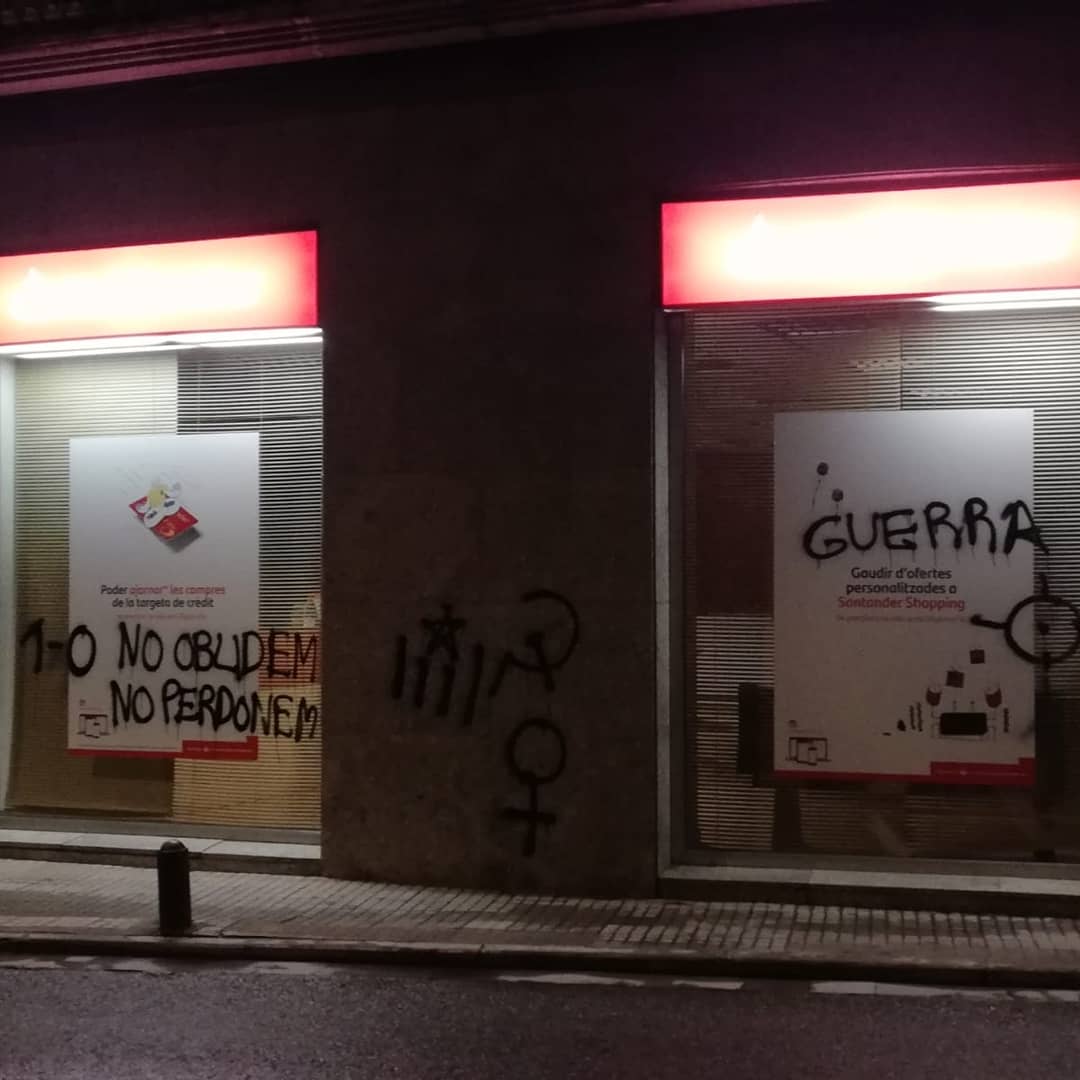#11S | El jovent de la Pólvora vam participar en la Marxa de Torxes de #Berga i en les diverses mobilitzacions de l'Esquerra Independentista a #Barcelona. Seguim organitzades i decidides per guanyar els nous embats contra l'Estat. ANAR-HI, ANAR-HI I ANAR-HI, fins a vèncer! ✊