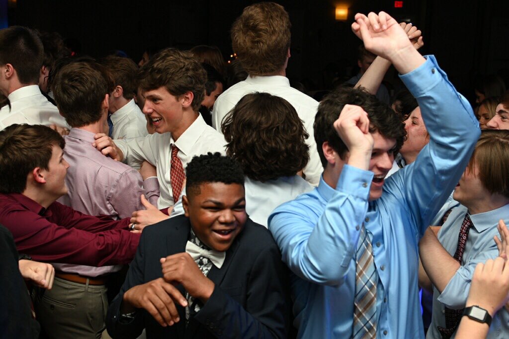 DeSmetJesuitHS's tweet photo. Come on out to @DuchesneHS tonight for @archstl #HSNight and see what @Spartan_Country has for you #DSJOnTheRise https://t.co/zlEhuTPSLq