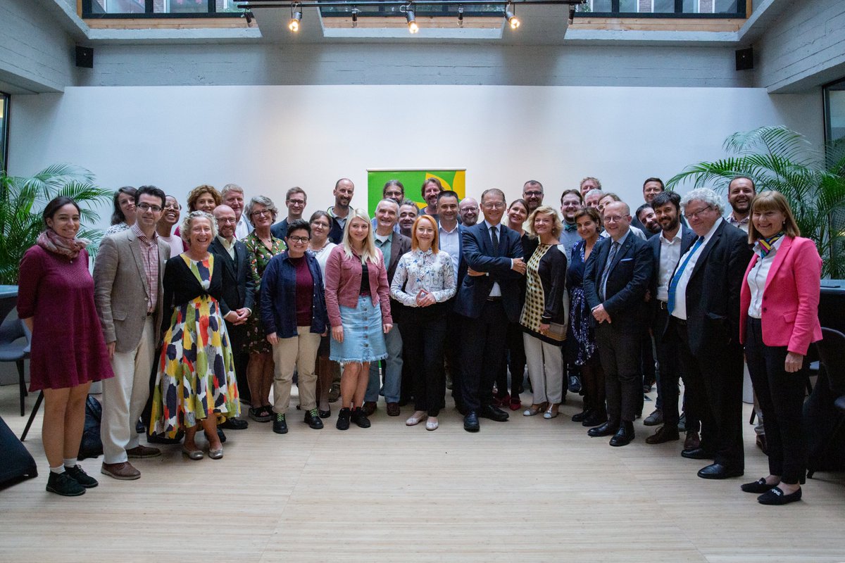 europeangreens's tweet photo. Leaders of Green Parties from across Europe gathered in Brussels today to reflect on our successful #EUelection2019 results and discuss how we can spread the #GreenWave even further at this critical juncture in Europe’s political landscape. https://t.co/W5f17HnYi7