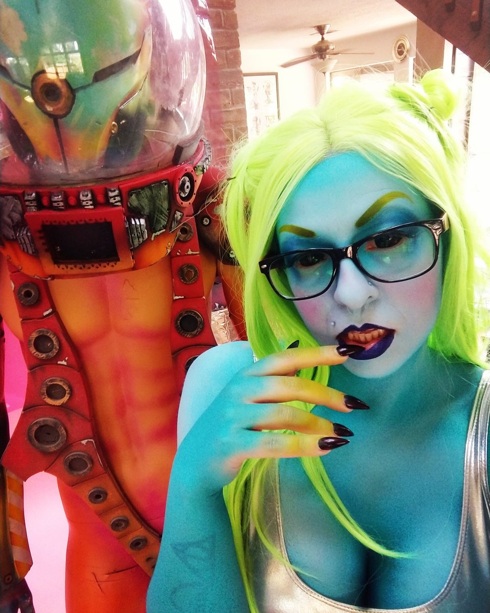 Krys_T_Havoc's tweet photo. Nerdy Alien Girl life...
Makeup @rcccreations
#area51 #alienmakeup #aliengirlfriend https://t.co/MSag9bHq0G