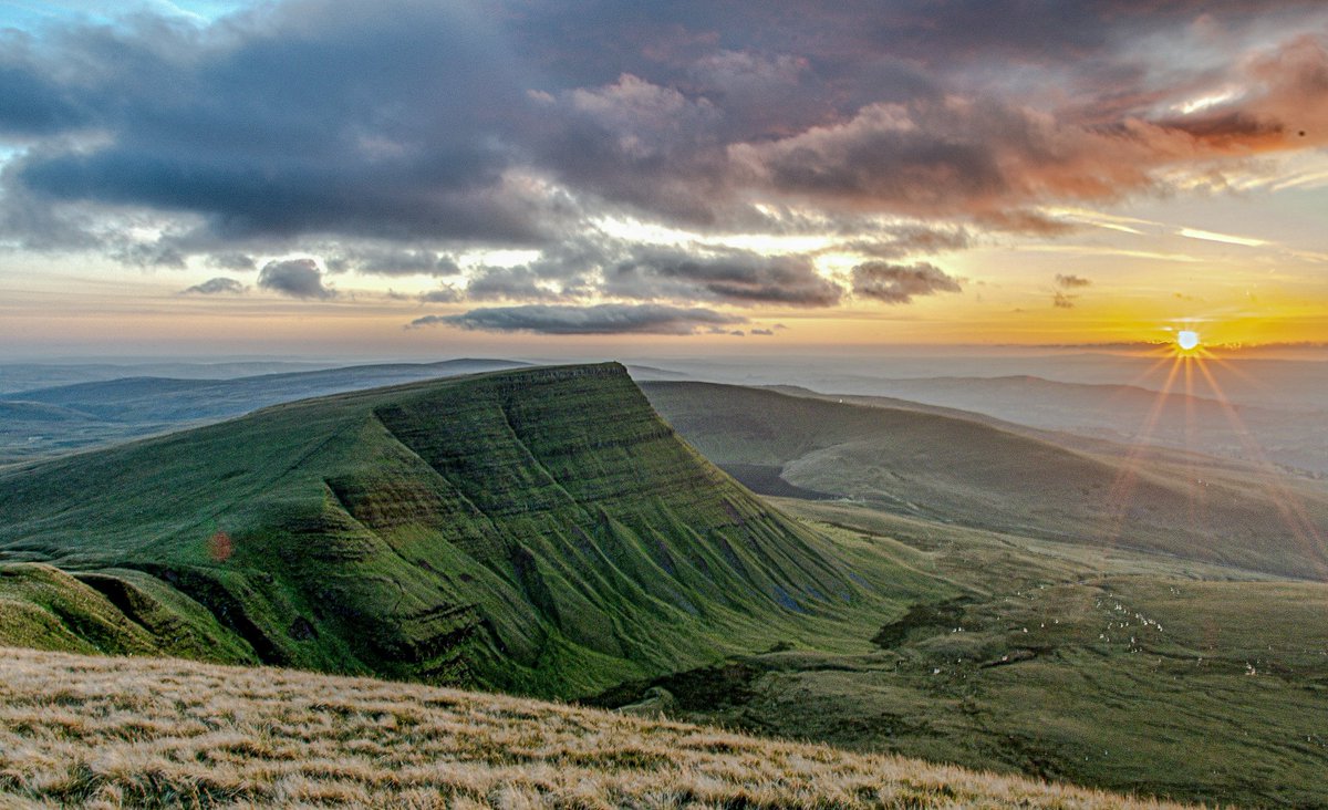 JustDuff's tweet photo. Llyn y Fan Fach and Picws Du sunset. #peoplewithpassion @ruthwignall @kelseyredmore @walescoastpath @BreconBeaconsNP @visitwales @walesdotcom @wonderfulwales @itvcoastcountry @walescoastuk @roamwales @welshwaterfalls @itsyourwales https://t.co/maxa1I5Suq