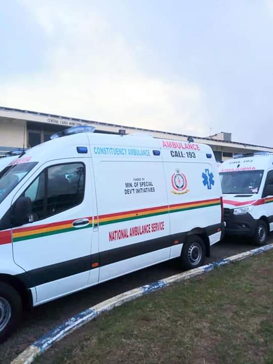 _JustKwesi's tweet photo. The first batch of 48 Ambulances from the 307 procured Ambulances has arrived.

#1C1A
#1PEP
#1M1C 
#MSDI

The Ambulances are in Ghana 🇬🇭

Thank you @NAkufoAddo  &amp; @MBawumia https://t.co/2jjcifxtuH