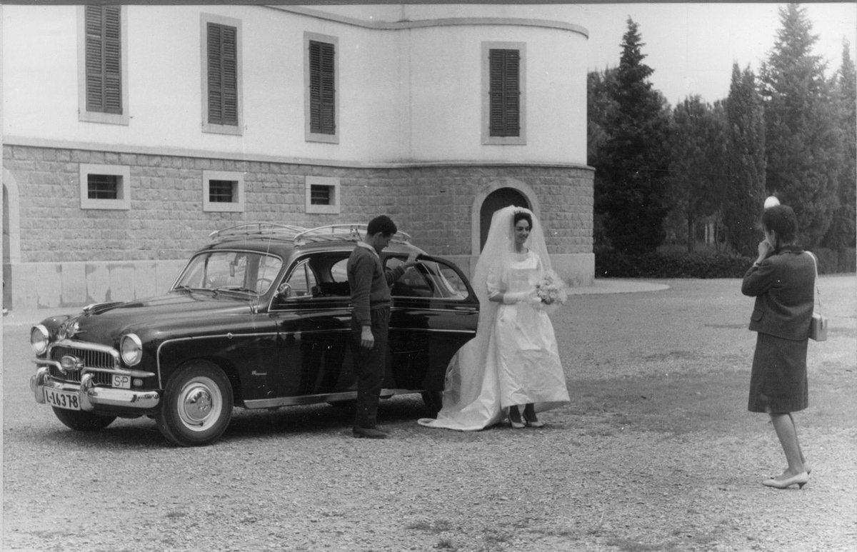 Acabo de veure l’exposició “Una càmera pròpia. Dones i pràctiques fotogràfiques”. No és una GRAN exposició. És més que això. És una EXPOSICIÓ IMPORTANT. S’ha de veure, l’heu de veure. Ajuda a comprendre la pràctica fotogràfica.