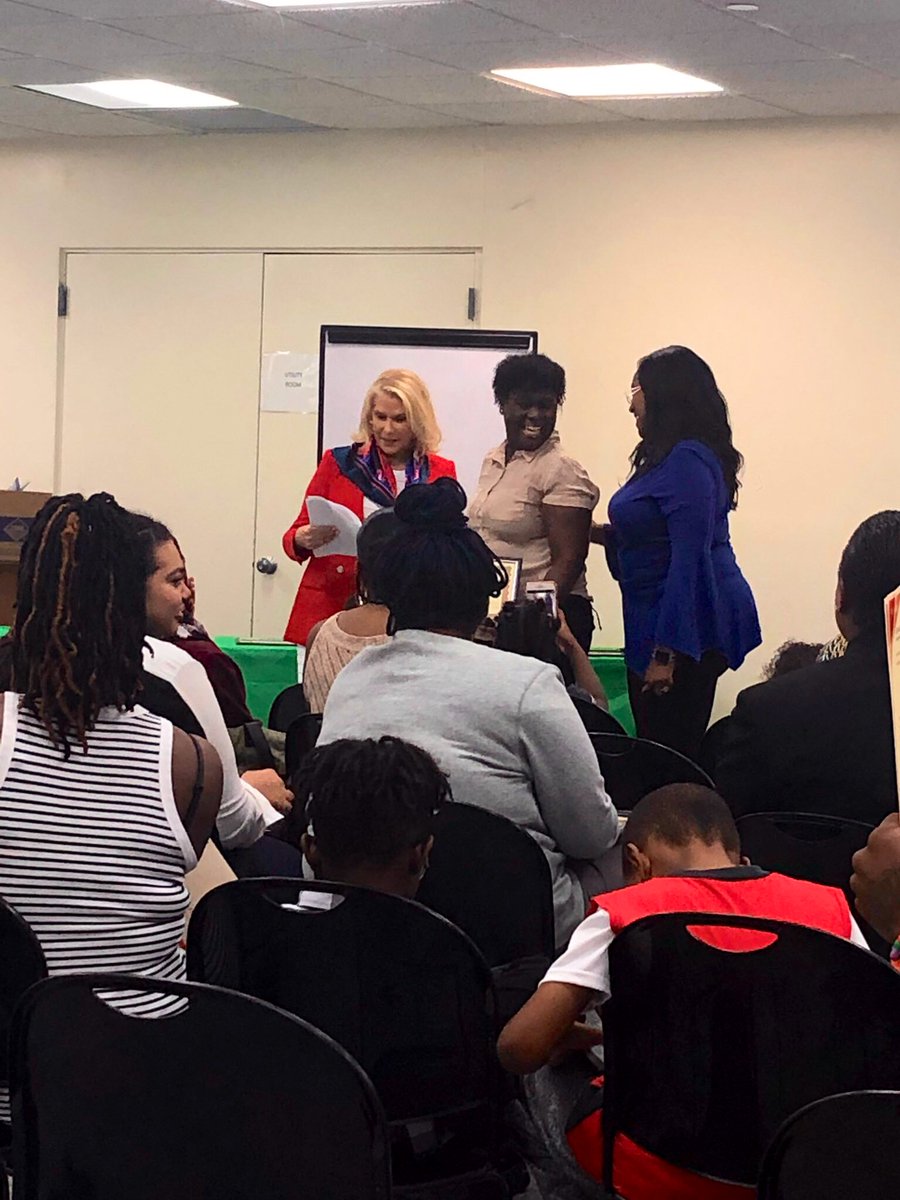 WINNYC_ORG's tweet photo. #TBT to the 4th graduating class of The Francine A. LeFrak ๐ฅ Training Progam๐๐ป๐๐ผ๐๐ฝ๐๐พ๐๐ฟ This course, which builds on our #IncomeBuilding initiatives, equips our moms w/ the necessary skills for the workplace #breakthecycle of #homelessness @FrancineLeFrak @UNFCUFoundation ๐ซ https://t.co/ocJHlI8yIu