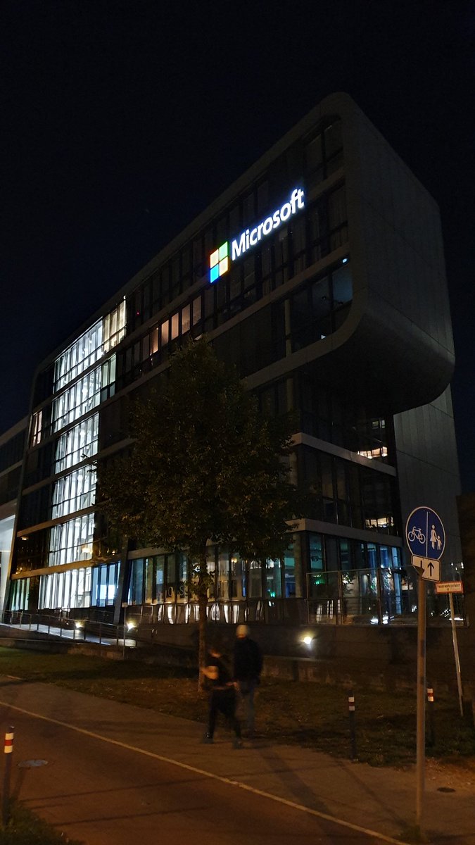 DennisMeding's tweet photo. Vielen Dank @MicrosoftDE und @gd_women! Tolle Leute wiedergesehen, tolle Leute kennengelernt. Bis zum nächsten Mal 👋! #GDWinNRW #GDWxMicrosoft #GDWcommunity https://t.co/zdmfxU0Qil