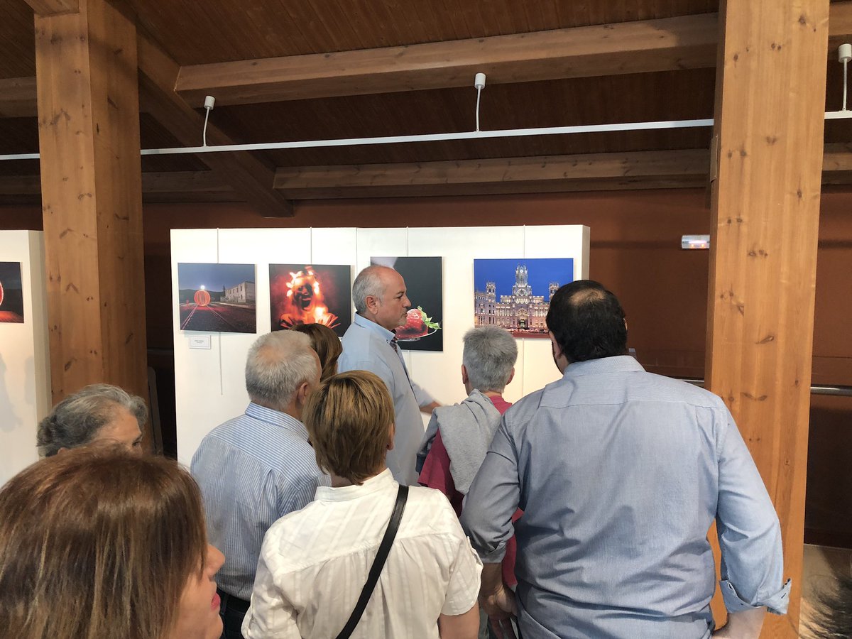 MuseodeTorrejon's tweet photo. Hasta el 29 de septiembre en el @MuseodeTorrejon la #exposición VERANEARTE FOTOGRAFÍA. Una muestra del trabajo de los colectivos locales @Asoc_Afotar @DigitalNegativo, #Afoe y los fotógrafos independientes Dilia Palacios y Pedro Soto. De miércoles a domingo. #CulturaTorrejón https://t.co/6LEAtgqXzI