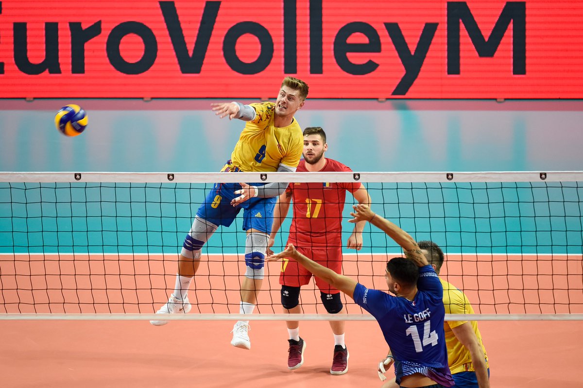 EuroVolley19Fr's tweet photo. La France a brillé à domicile lors de son premier match de l'#EuroVolleyM 2019 contre la Roumanie ! 🇫🇷🇷🇴

Rendez-vous demain pour la deuxième journée de compétition 🏐

📸 @CEVolleyball https://t.co/CAMsAE9mOa