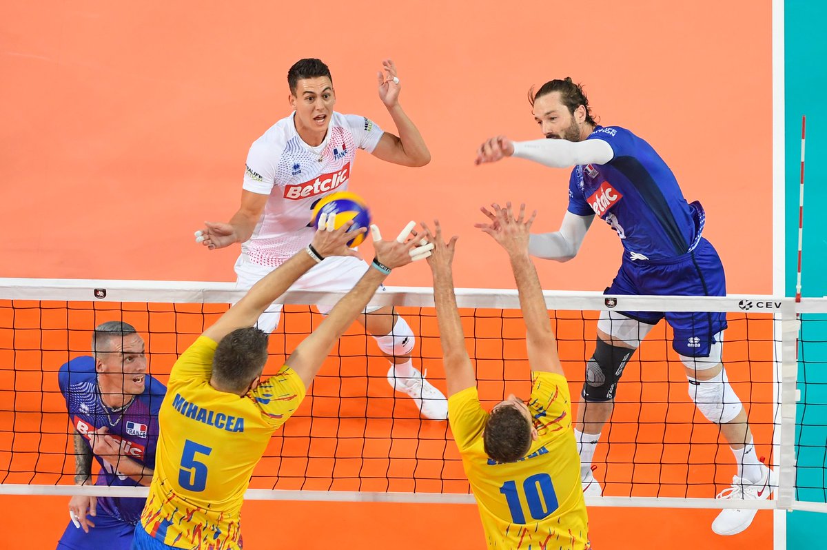 EuroVolley19Fr's tweet photo. La France a brillé à domicile lors de son premier match de l'#EuroVolleyM 2019 contre la Roumanie ! 🇫🇷🇷🇴

Rendez-vous demain pour la deuxième journée de compétition 🏐

📸 @CEVolleyball https://t.co/CAMsAE9mOa