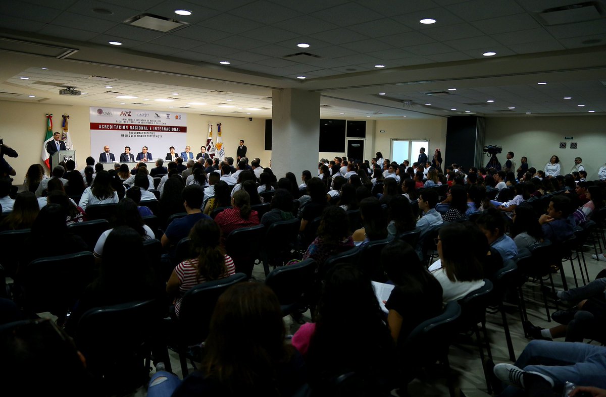 RogelioGzaUANL's tweet photo. El trabajo en equipo y el compromiso con la mejora continua que caracterizan a la @FMVZ_UANL le permitieron a esta escuela obtener las acreditaciones nacional e internacional a su programa educativo de Médico Veterinario Zootecnista. ¡Enhorabuena! #SomosUni https://t.co/mvQNCIvVwS