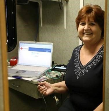 RedCrossAZ's tweet photo. Patti Kerr an American Red Cross blood donor coordinator with the #SahuaritaPoliceDepartment retired after 16.5 years. She collected 1811 units of blood. At one blood drive she gave painted rocks to the blood donors. #AmRedCrossSW https://t.co/1gdiZ1Z6n9