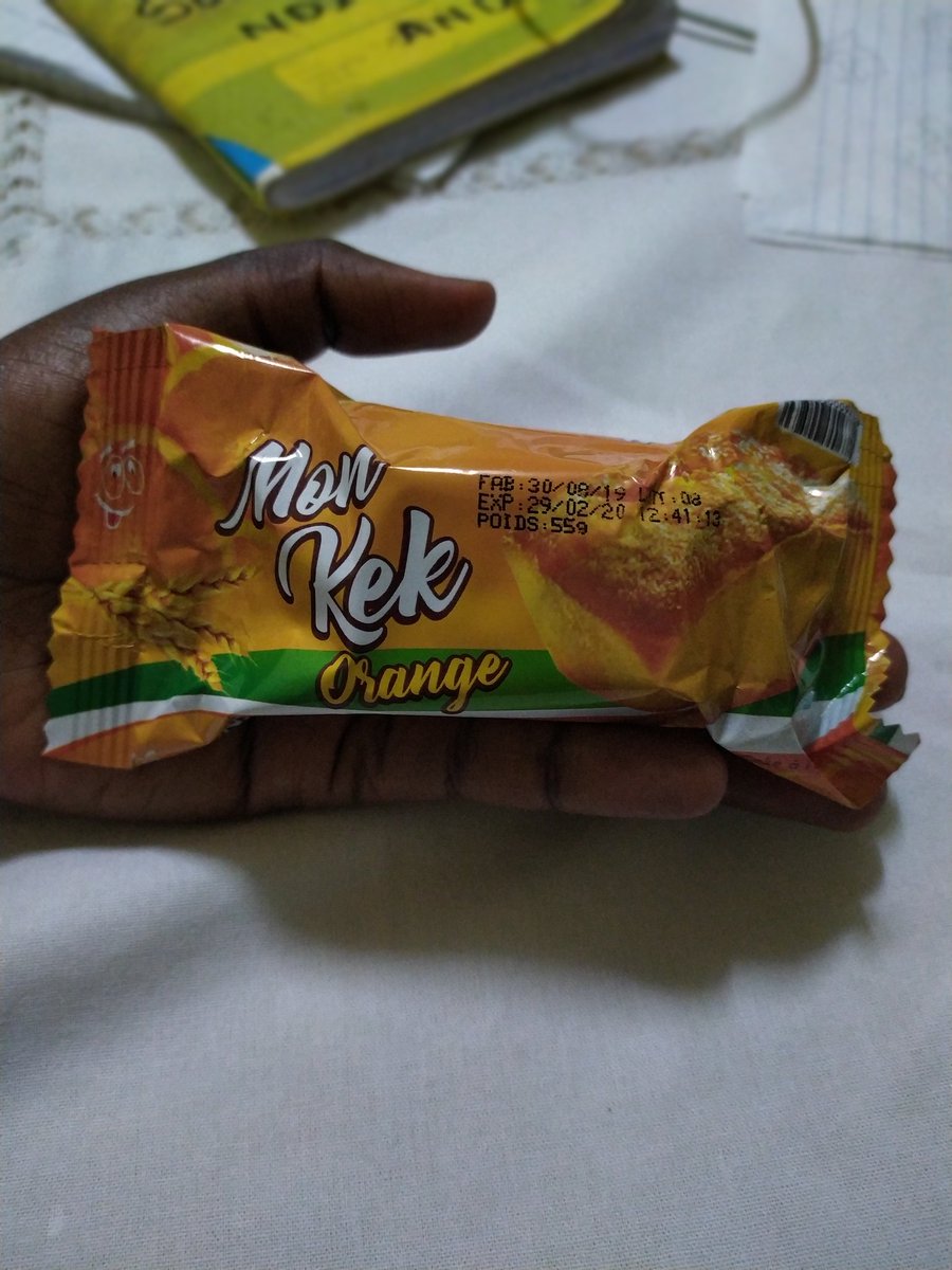 missESAF69's tweet photo. Découverte à Spar, un mini cake hyper bon (j'aime pas trop les gâteaux donc j'étais étonnée).
Existe en deux saveurs vanille et Orange et surtout #MadeInCameroun 

😊 https://t.co/cPa6bPDhOI