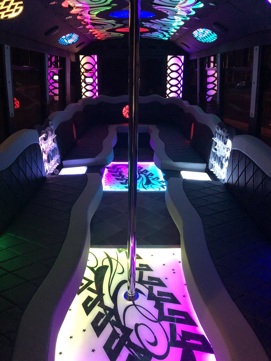 ohhsoosavage's tweet photo. @KeezeRastaMan I’m taking a party bus... hit me https://t.co/AItS5r9qc6