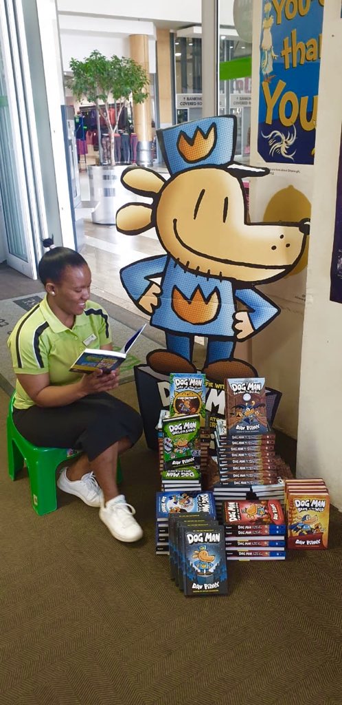 readerwarehouse's tweet photo. Time for some barktastic laughter!
Dog Man is back and on his best adventure yet!
Get ready for more Dog Man and friends in book 7: For Whom the Ball Rolls!
Now available in all our stores for R195.
#outnow #booksof2017 #dogman #davpilkey #dogood #scholastic #dogman7 #books https://t.co/mo5hkGVbeI