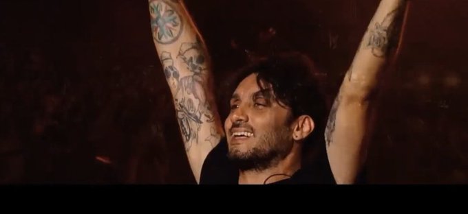 Ca89Carmen's tweet image. "Per un sogno enorme, enorme
chiuso dentro a una scatola che non ha forme"
Cammineremo sempre con te. Tu e noi 💙🎤
#FabrizioMoro #PerMe