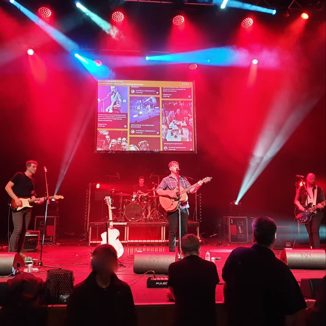 DJPhilBrown's tweet photo. Throwback to incredible live music @GLiveGuildford last weekend! It was a pleasure to host and DJ #GLiveBeerFest, sharing the stage with amazing bands!
#TBT @mountfield_music #ukejam #thebeatfreakz @Borders_Duo @princestokings_ #XCaliber #liamwakefield #thefarriers https://t.co/NW2Vqj7sd1